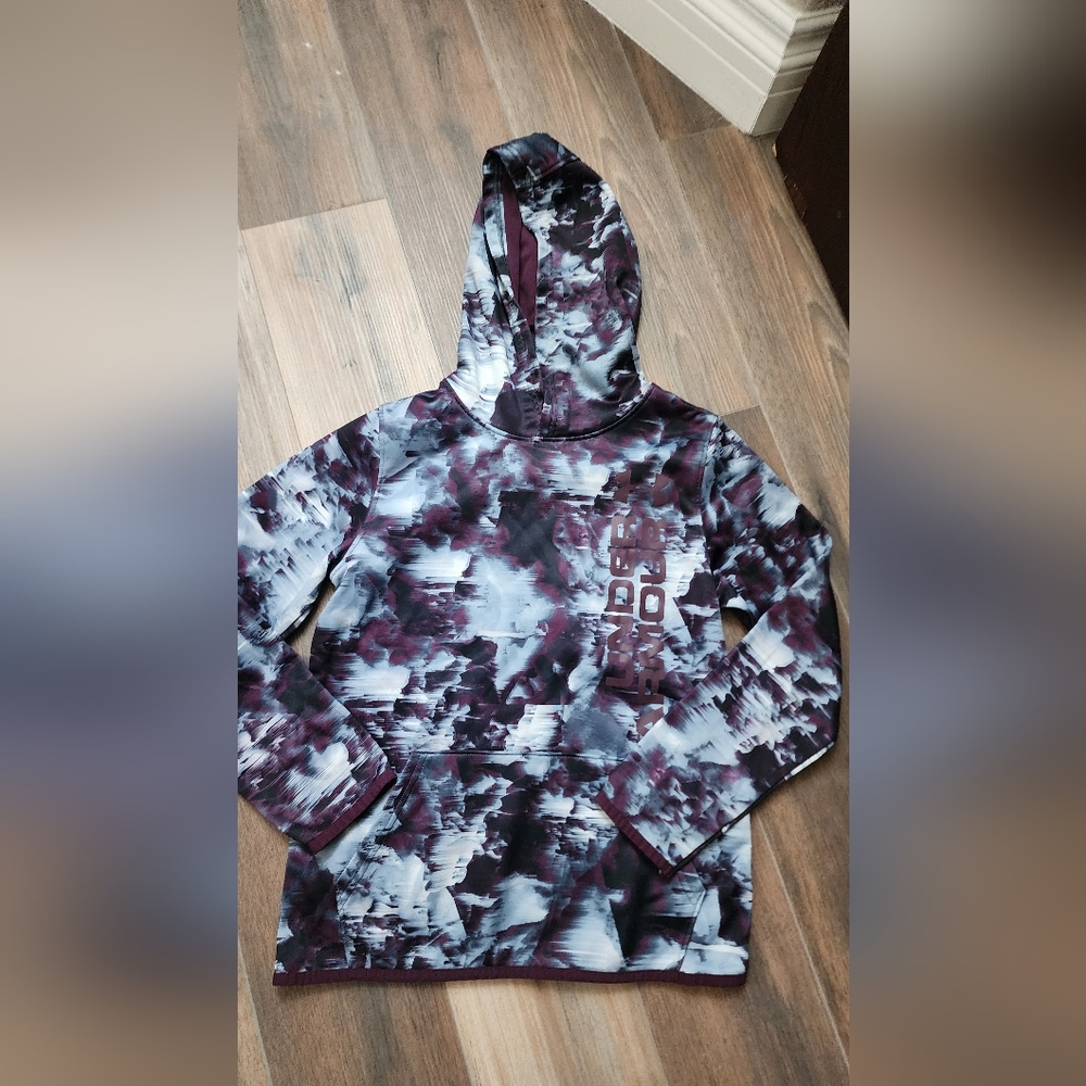 Girls hoodie in size YM